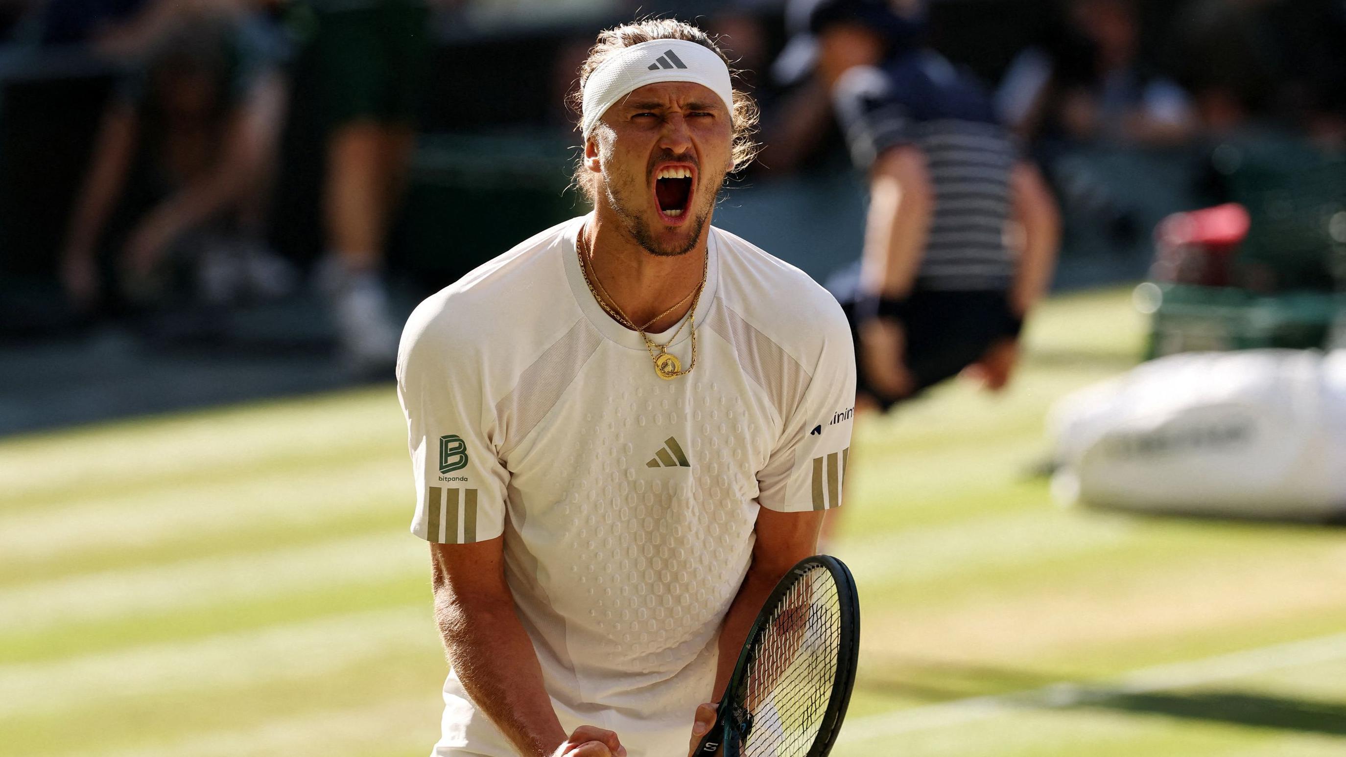 Janik Siner odbranio titulu na Vimbldonu 6 Aleksandar Zverev stisnutih pesnica slavi dobijen prvi set
