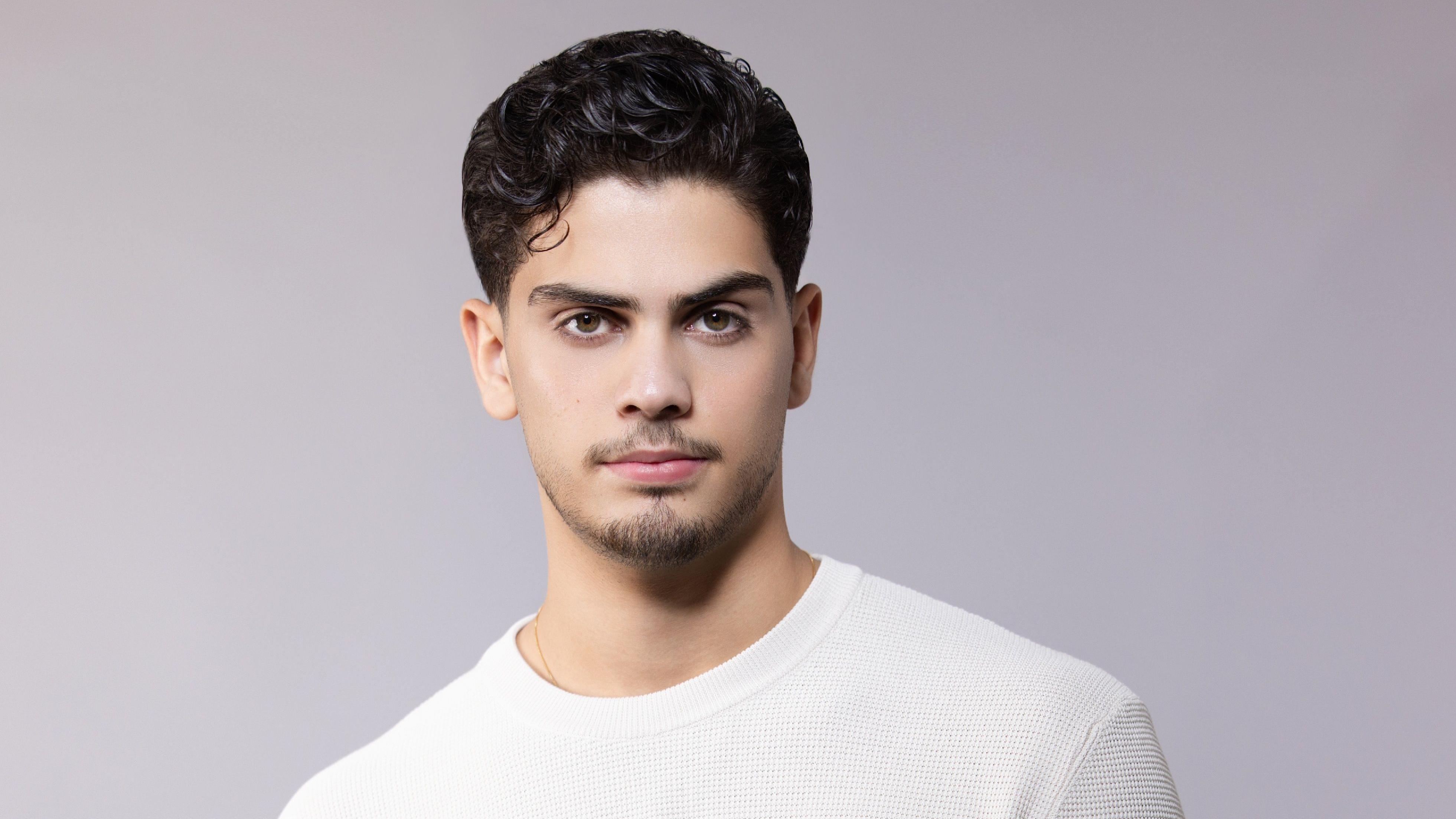 جورج عاصي بعد أن أصبح شاباً جامعياً.