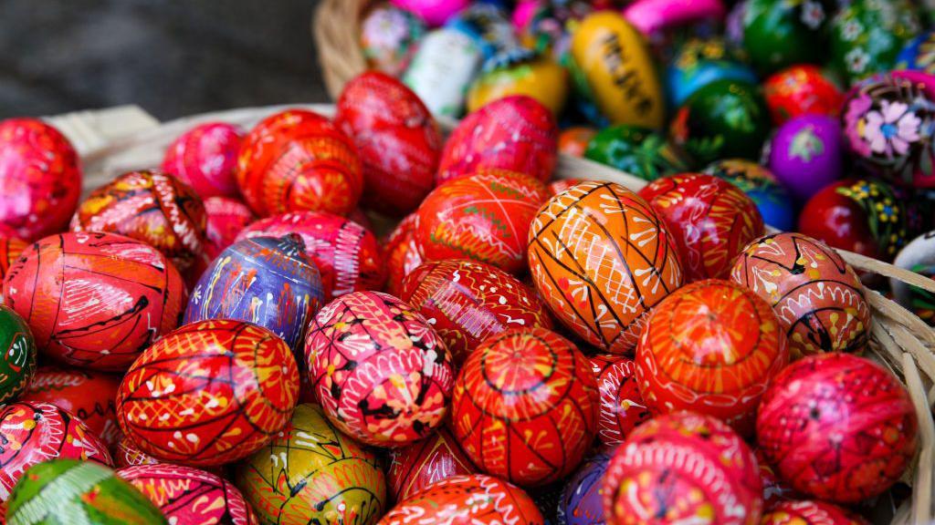 Ovos de Páscoa coloridos