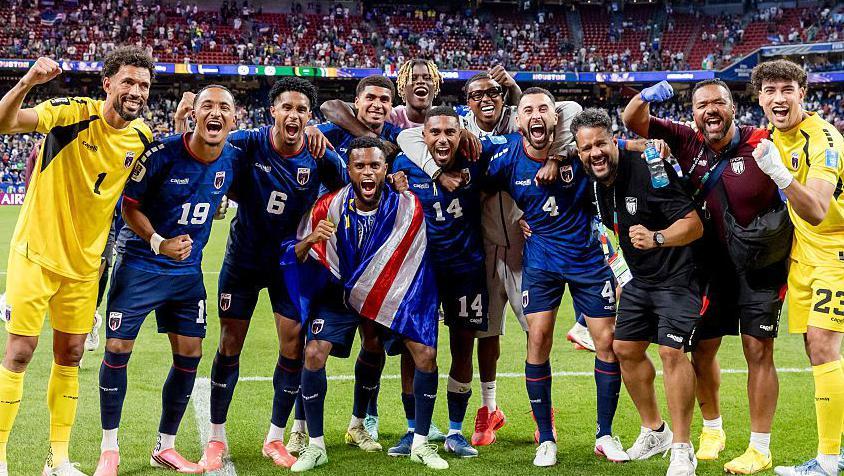 Unbeaten Cape Verde make history to reach last 32