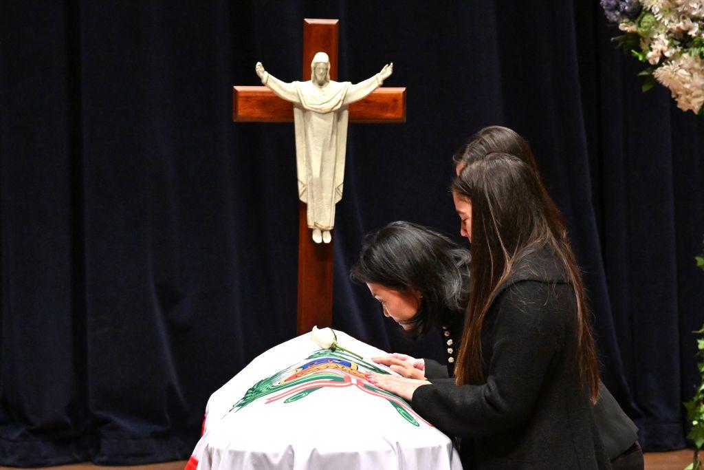 Keiko Fujimori en el funeral de su padre Alberto Fujimori en septiembre 2024.