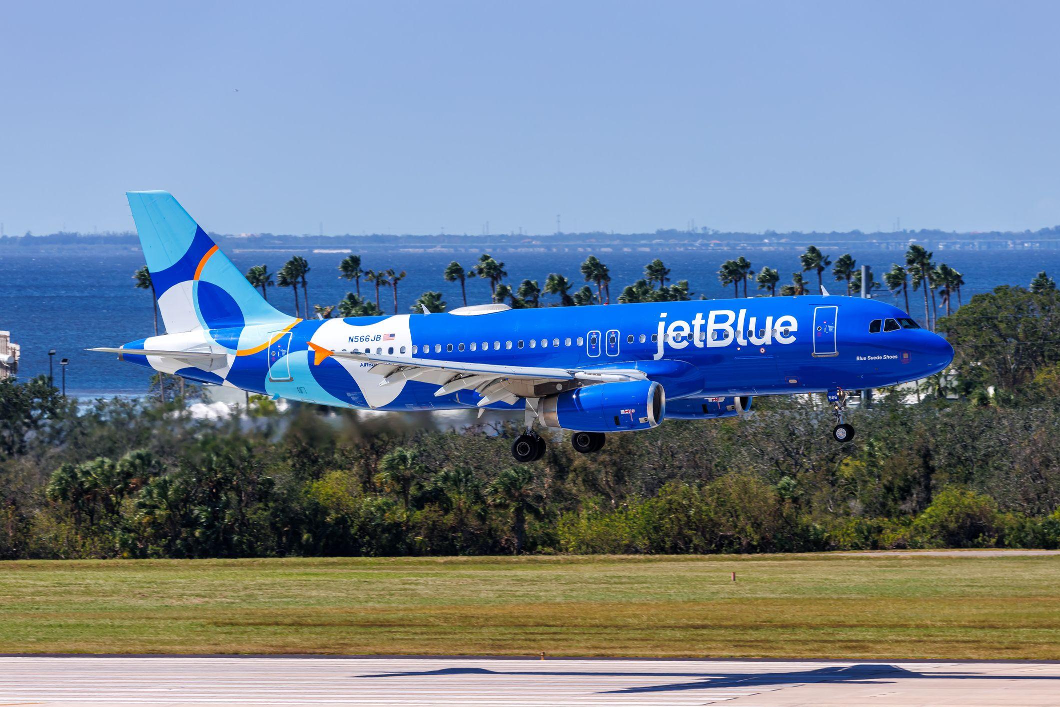 A320 de Jetblue aterrizando en Tampa (foto de archivo).