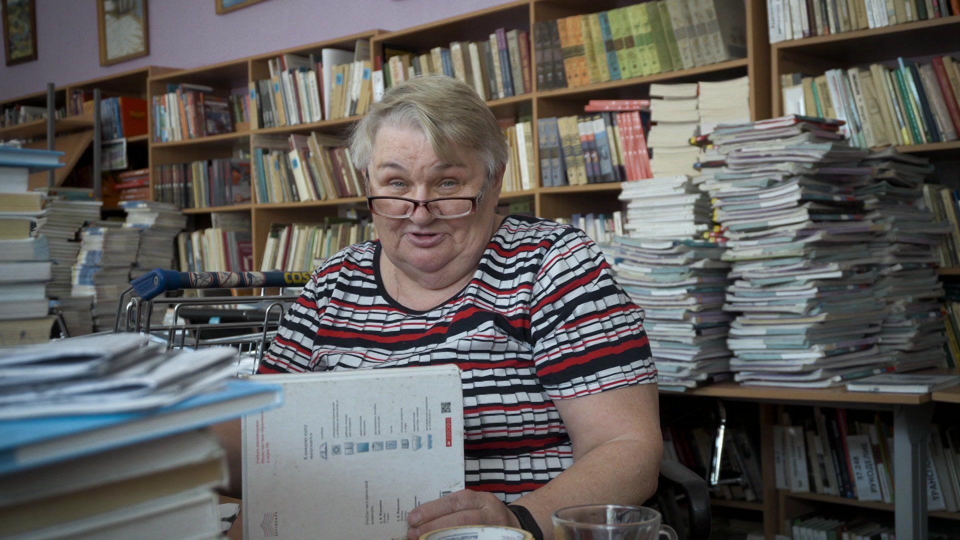 A m&atilde;e de Pavel aparece no document&aacute;rio e trabalha como bibliotec&aacute;ria em escola