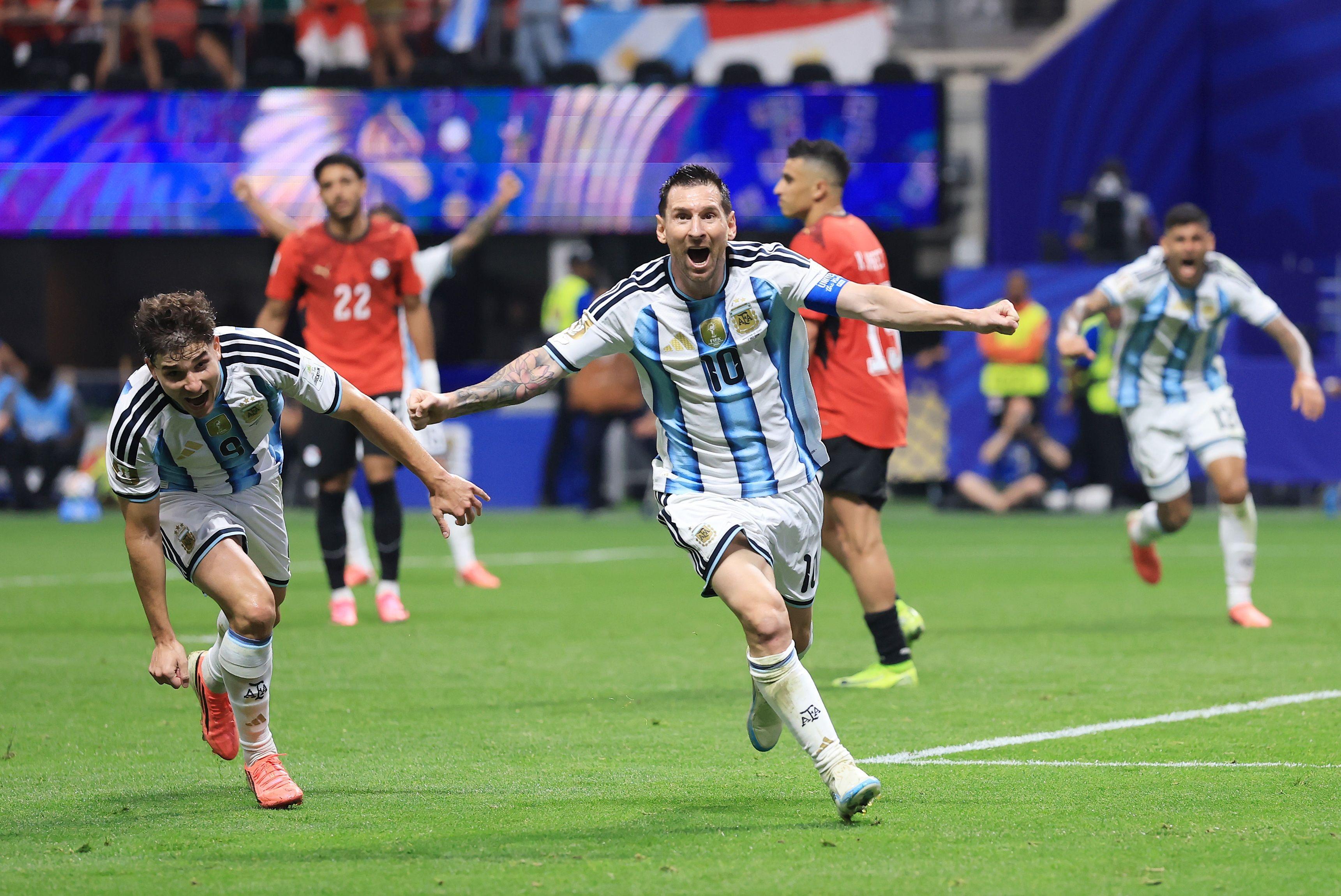 كأس العالم: الأرجنتين تبلغ ربع النهائي بعد فوز في اللحظات الأخيرة على مصر 