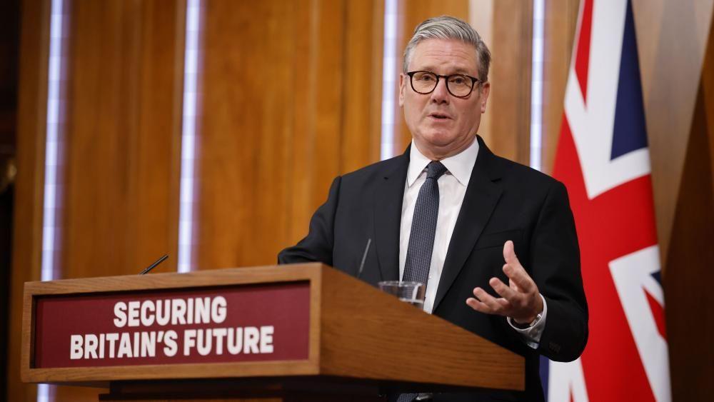 Starmer unveils tighter immigration policy promising numbers will fall significantly