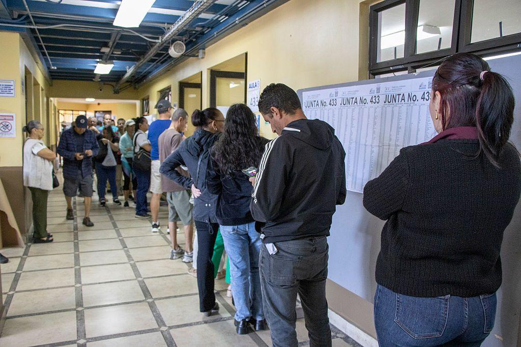 Votantes en Costa Rica