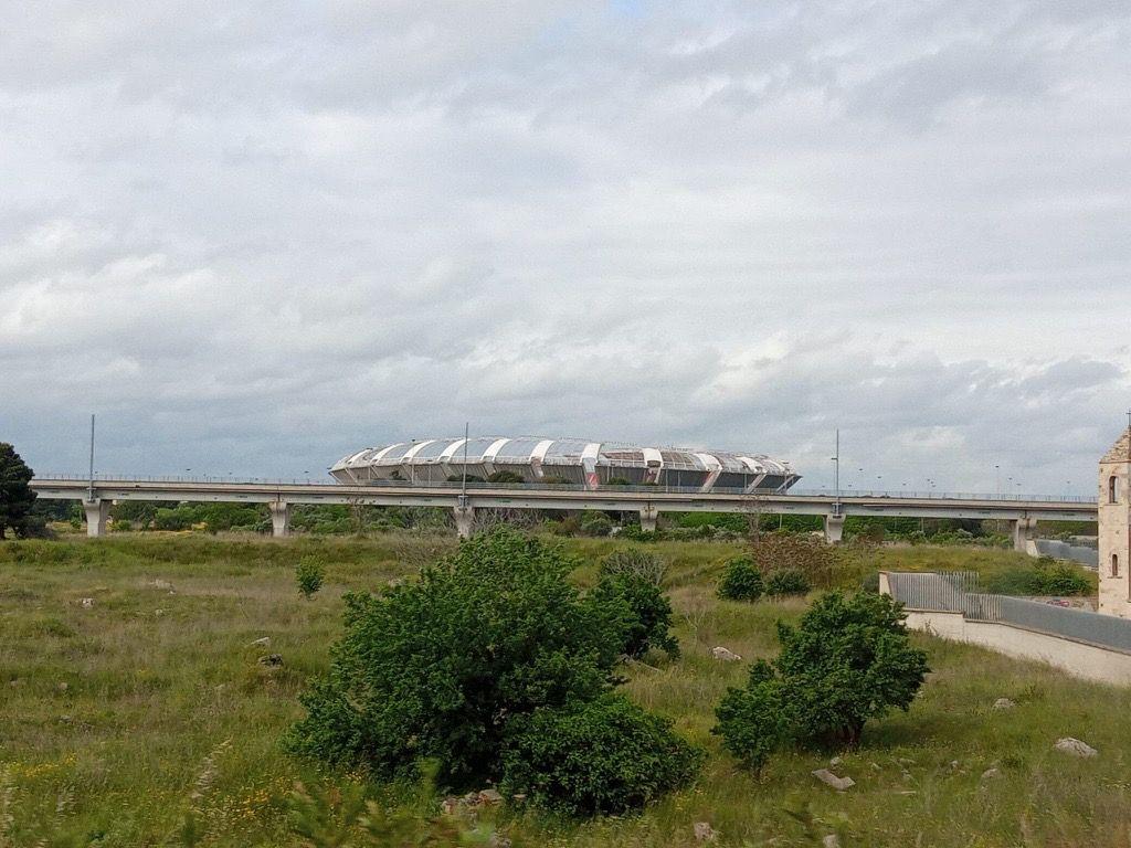 Sva lica Svetog Nikole: Između istorije i verovanja 12 Stadion 'Sveti Nikola' u Bariju