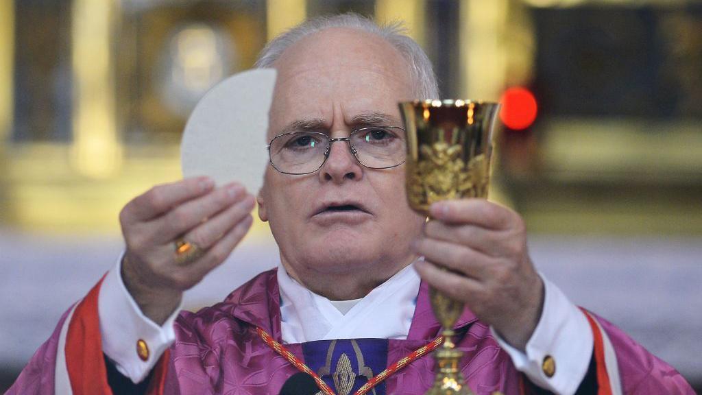 El cardenal brasileño Odilo Scherer oficia una misa en la iglesia de San Andrés del Quirinal el 10 de marzo de 2013.