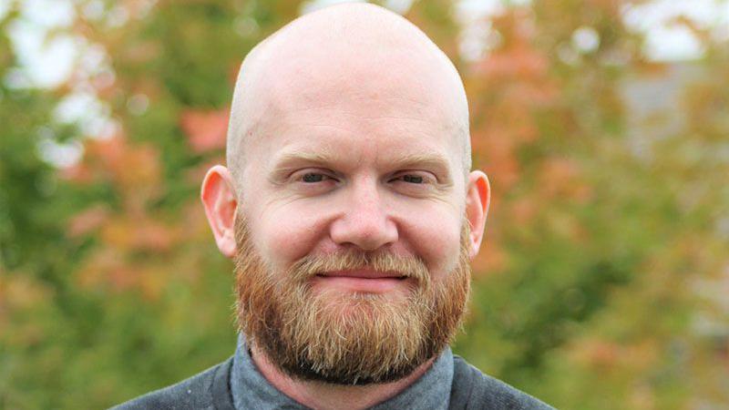 الدكتور كلاي راوتلِدج