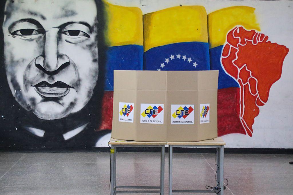 Urna eletr&ocirc;nica em elei&ccedil;&atilde;o de 2025 na Venezuela