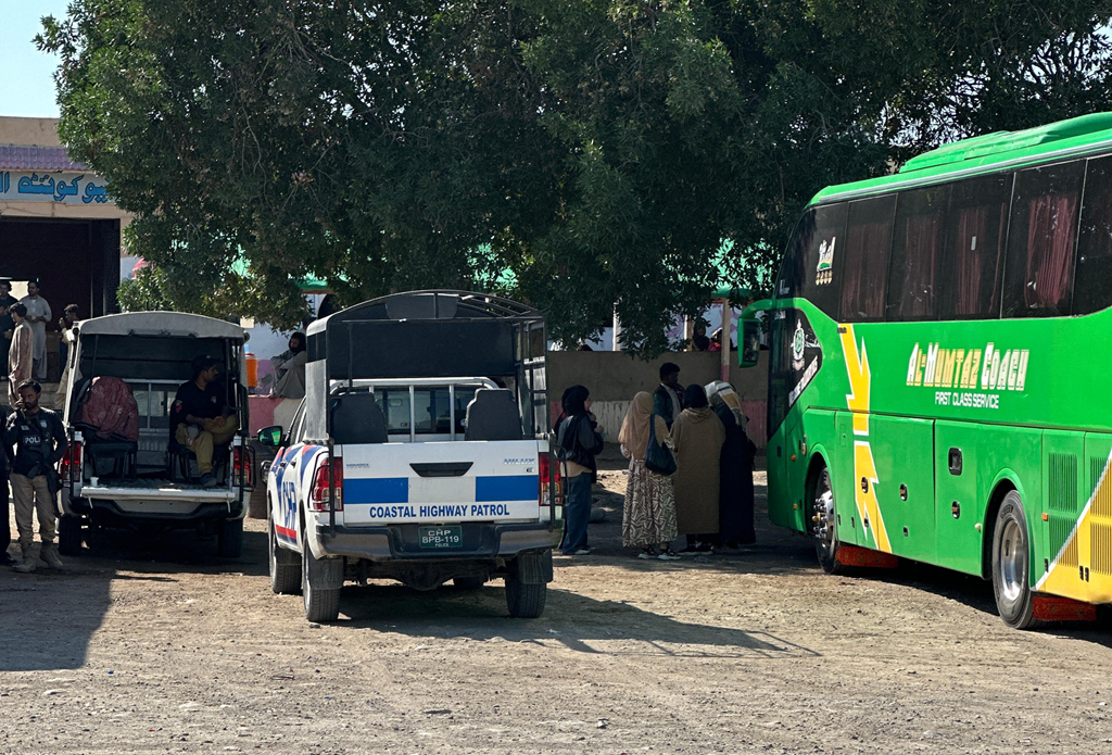 ایران سے بلوچستان پہنچے والے طلبا کو بسوں کے ذریعے کراچی بھجوایا جا رہا ہے