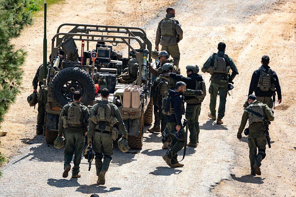 Soldados del ejército israelí se congregan en la frontera con Líbano, en la Alta Galilea, al norte de Israel, el 16 de marzo de 2026.