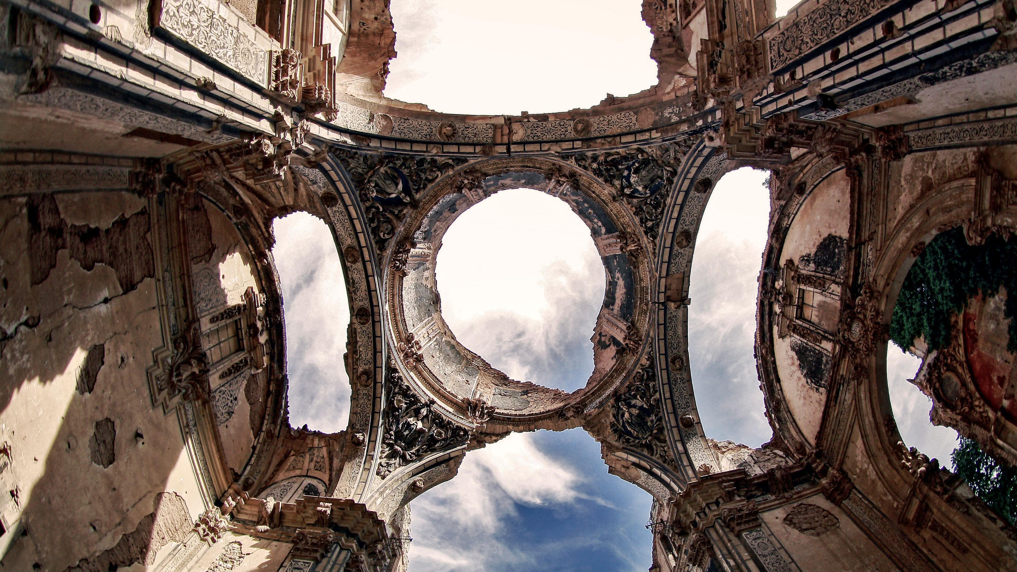 Ruinas de la iglesia de San Agustín en Belchite.