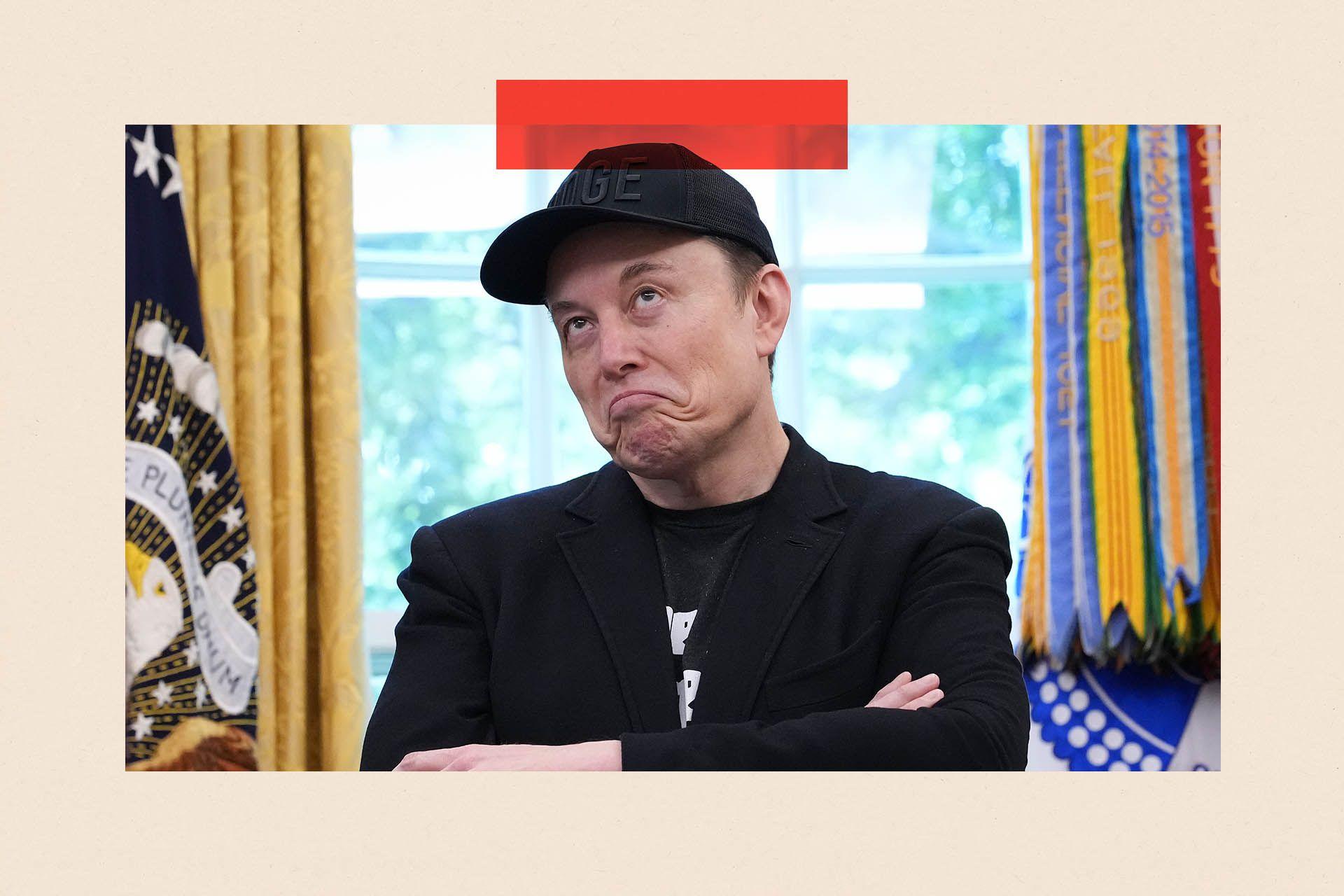 Elon Musk con los brazos cruzados