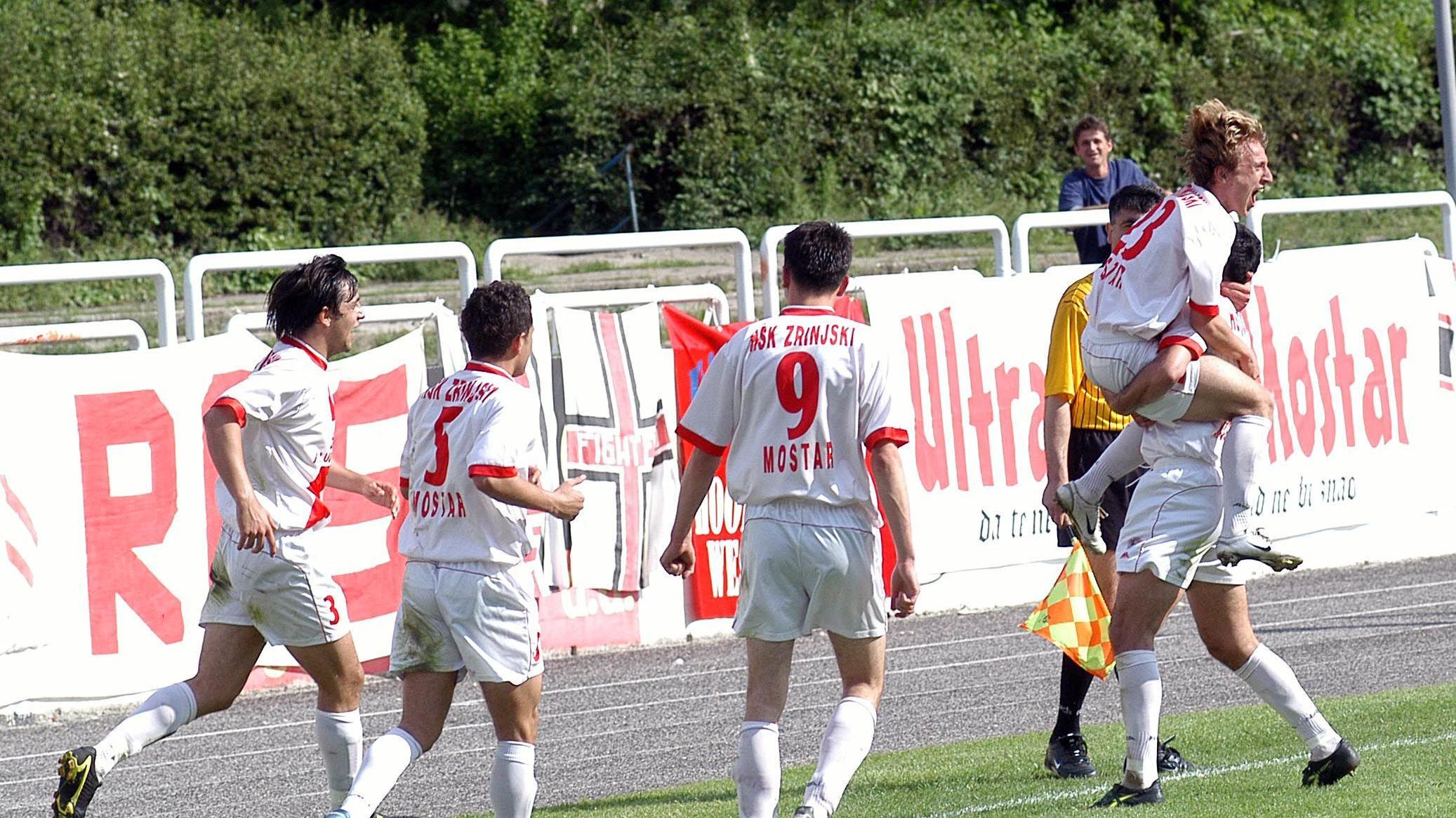 O 'rođenom pobedniku', grčevima i probušenom kostobranu: Rani mostarski radovi Luke Modrića 5 Luka Modrić proslavlja gol u dresu Zrinjskog