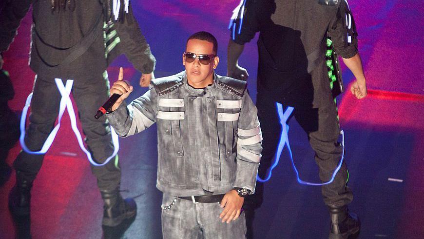Daddy Yankee durante la 8.ª edición de los Premios Fox Sports en el Seminole Hard Rock Hotel el 14 de diciembre de 2010 en Hollywood, Florida.