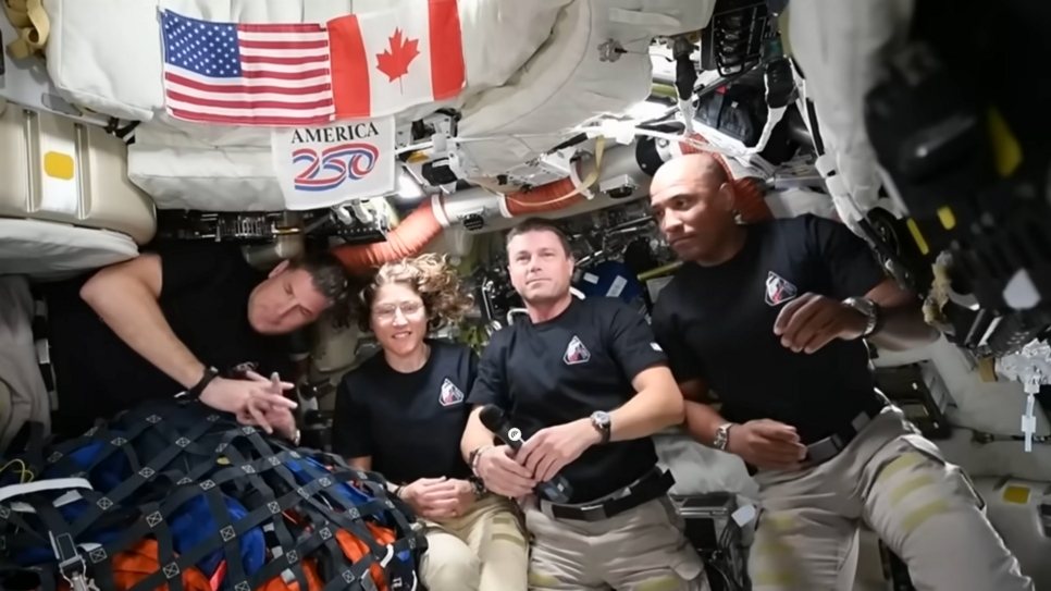 De izquierda a derecha: Jeremy Hansen, Christina Koch, Reid Wiseman y Victor Glover