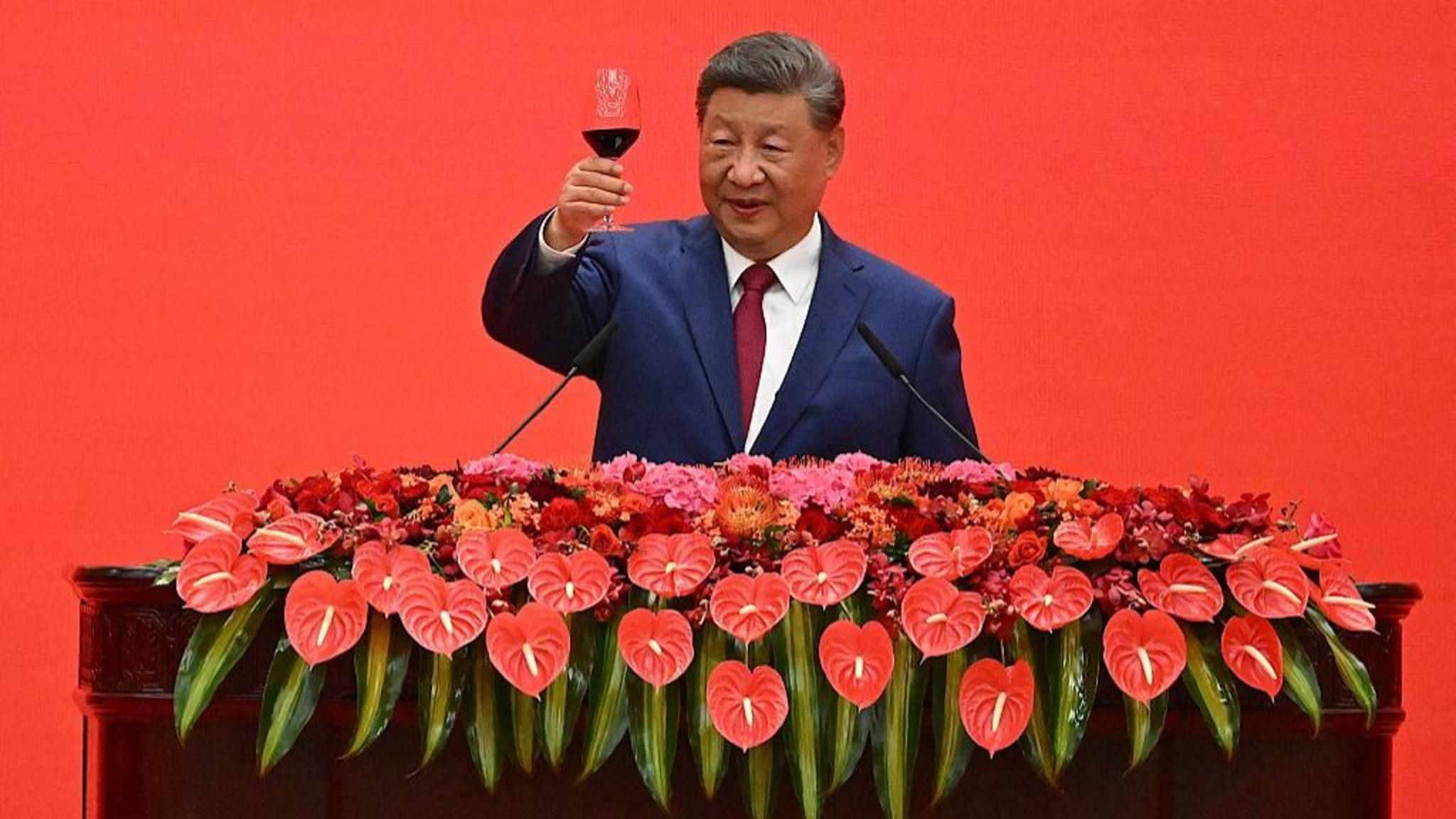 習近平在午餐招待會致詞中表示，「人類生活在同一星球，應當同舟共濟，和睦共處，絕不能重回弱肉強食的叢林法則」。