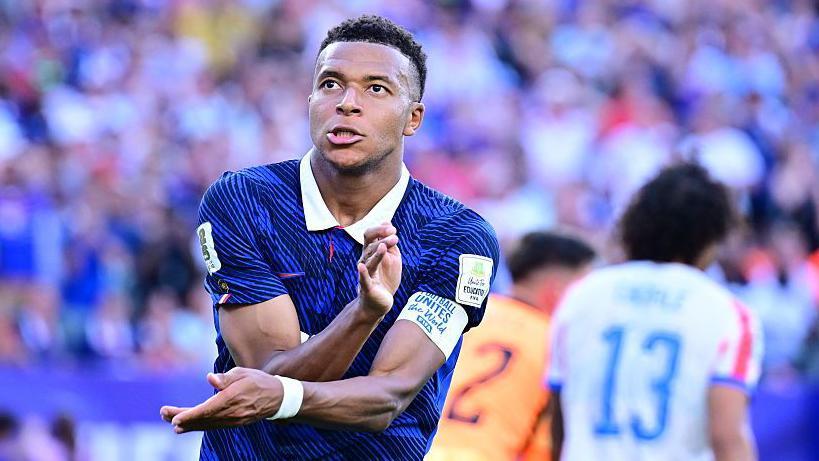Mbappe celebra