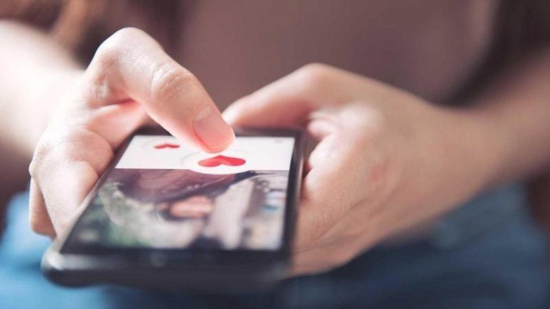 بعض من يسارعون بالعثور على شريك عاطفي جديد بعد حب فاشل يقولون إنهم في حالة نفسية أفضل
