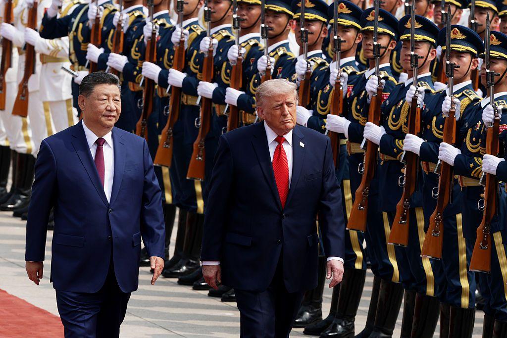 5月14日，美國總統特朗普與中國國家主席習近平在中國北京人民大會堂舉行的歡迎儀式上檢閱儀仗隊。