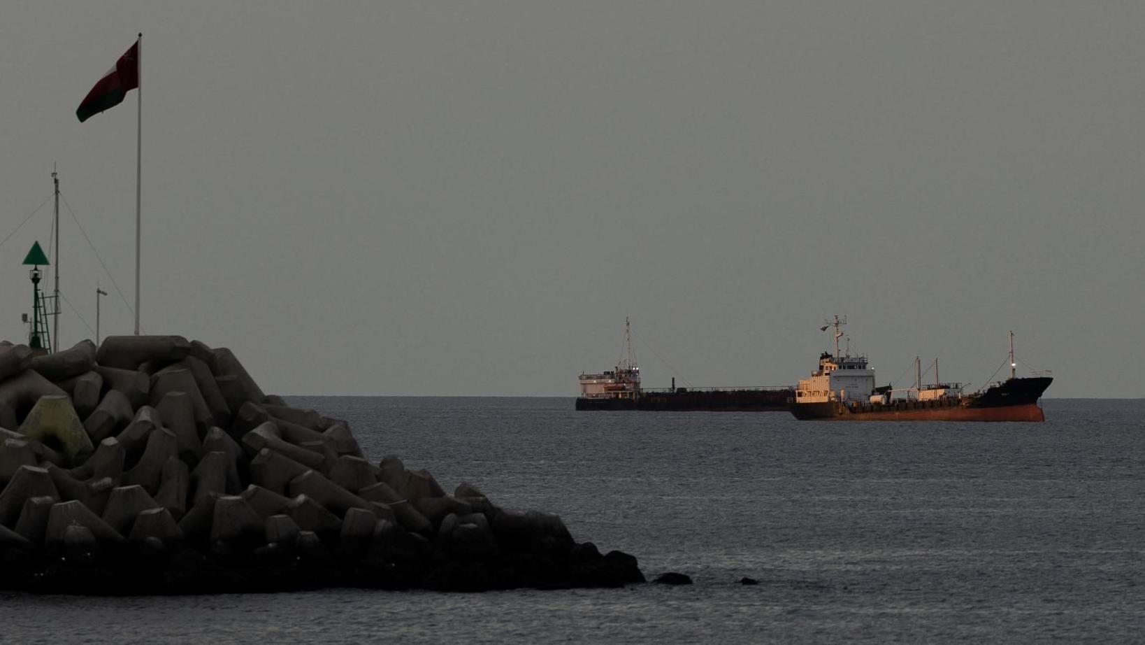 Starmer and Trump discuss need to open Hormuz strait as Israel warns 'weeks' of fighting to come