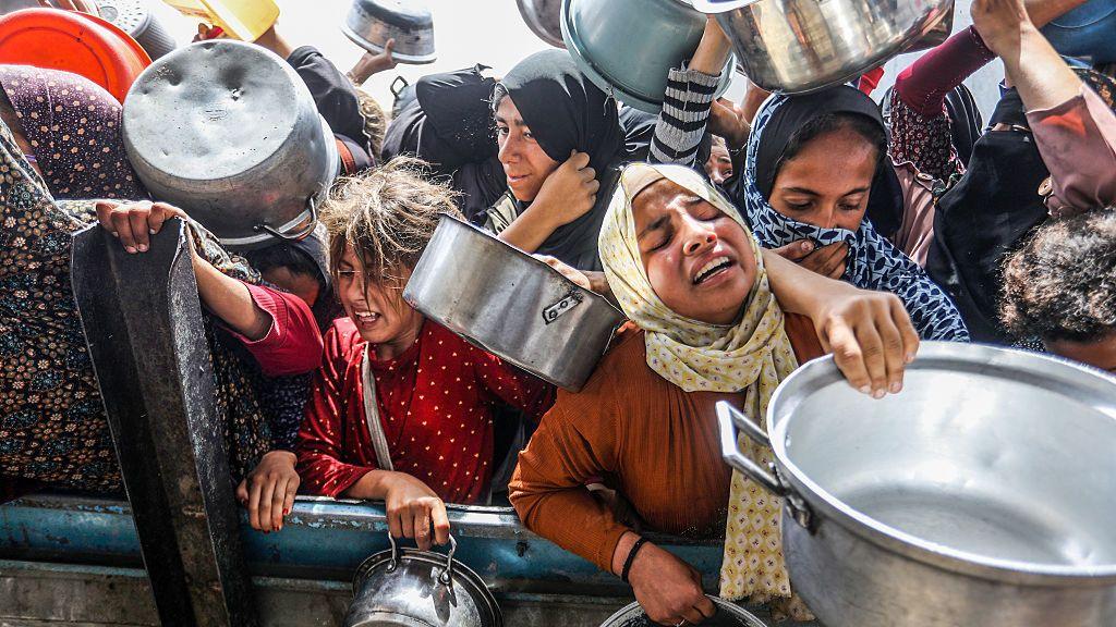 Israel denying food to Gaza is 'weapon of war', UN refugee agency head tells BBC