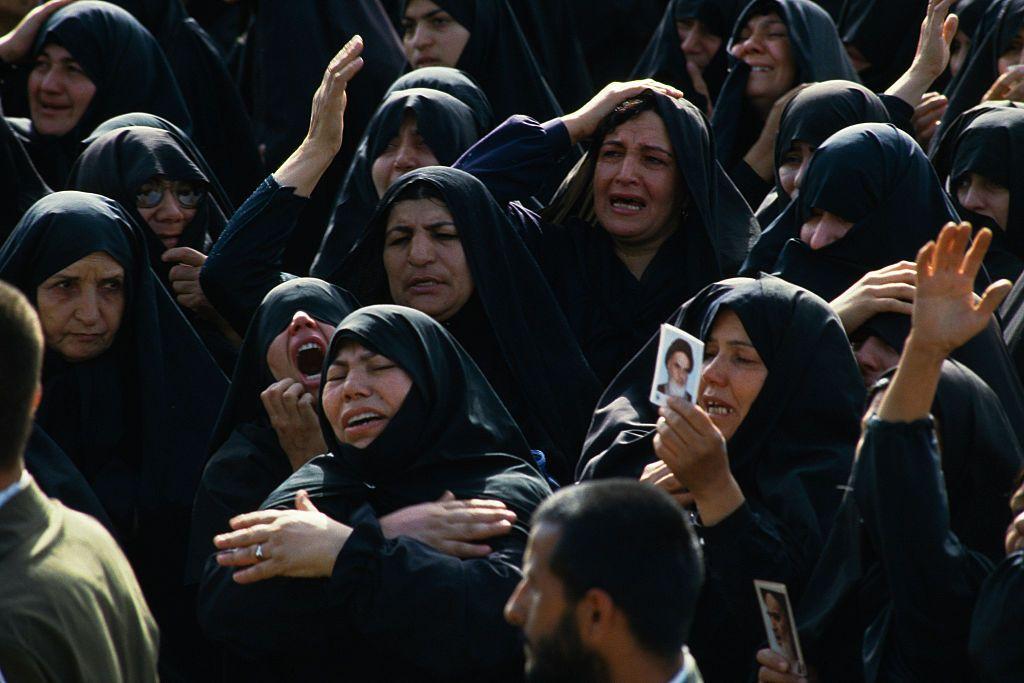 تشييع الخميني عام 1989: كيف ودّع الملايين مؤسس الجمهورية الإسلامية؟