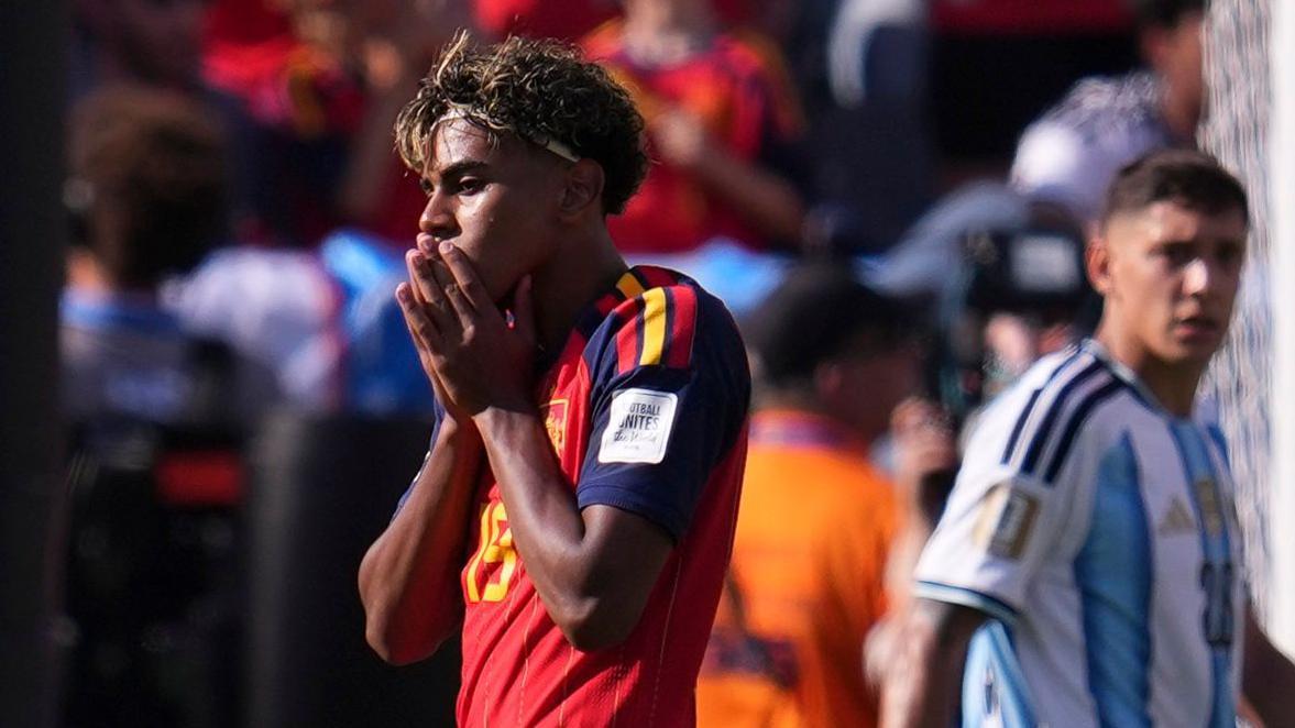 Watch as Ferran Torres gives Spain extra-time lead over 10-man Argentina in World Cup final