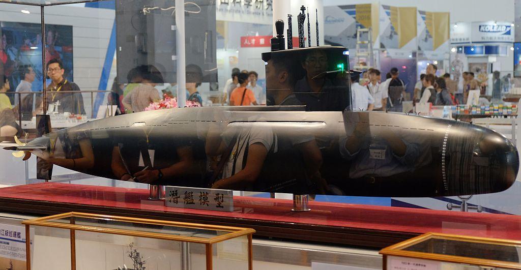 台灣國造潛艦海鯤號模型。