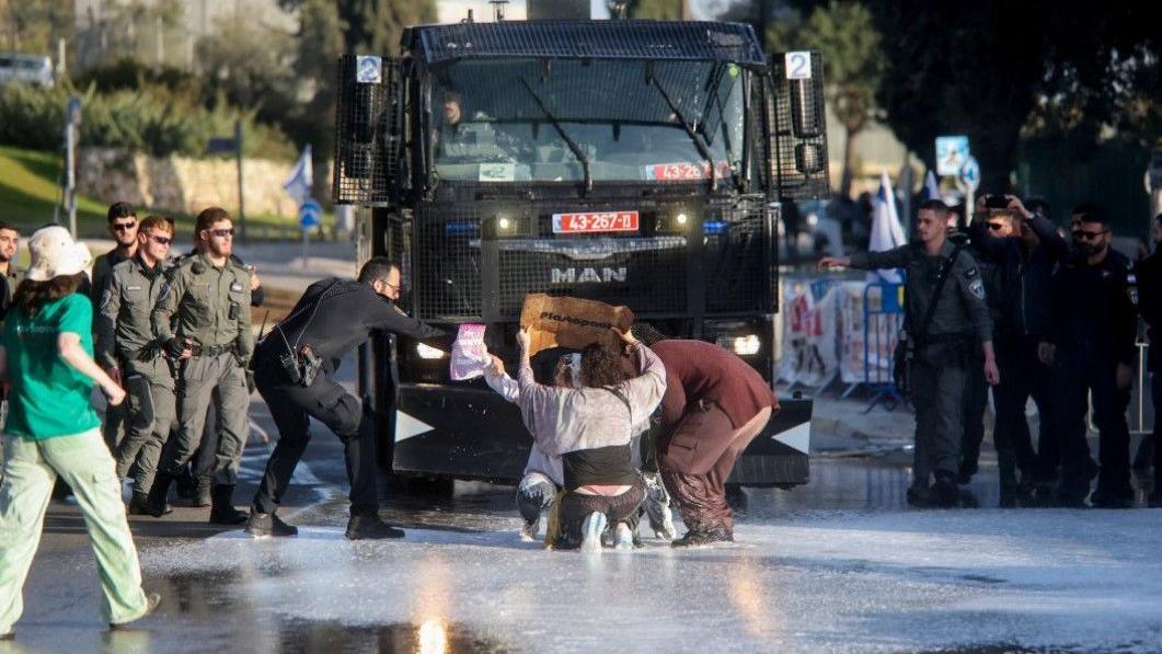 احتجاجات بعد إقرار إسرائيل قانون الإعدام بحق الفلسطينيين المدانين "بهجمات دامية"، في القدس