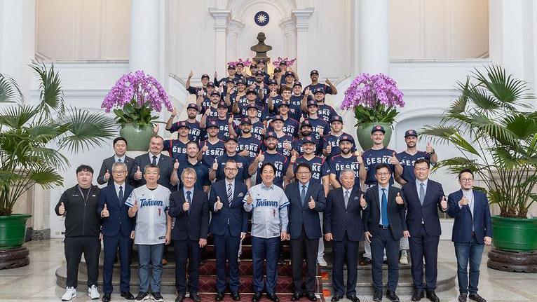 賴清德與捷克棒球隊