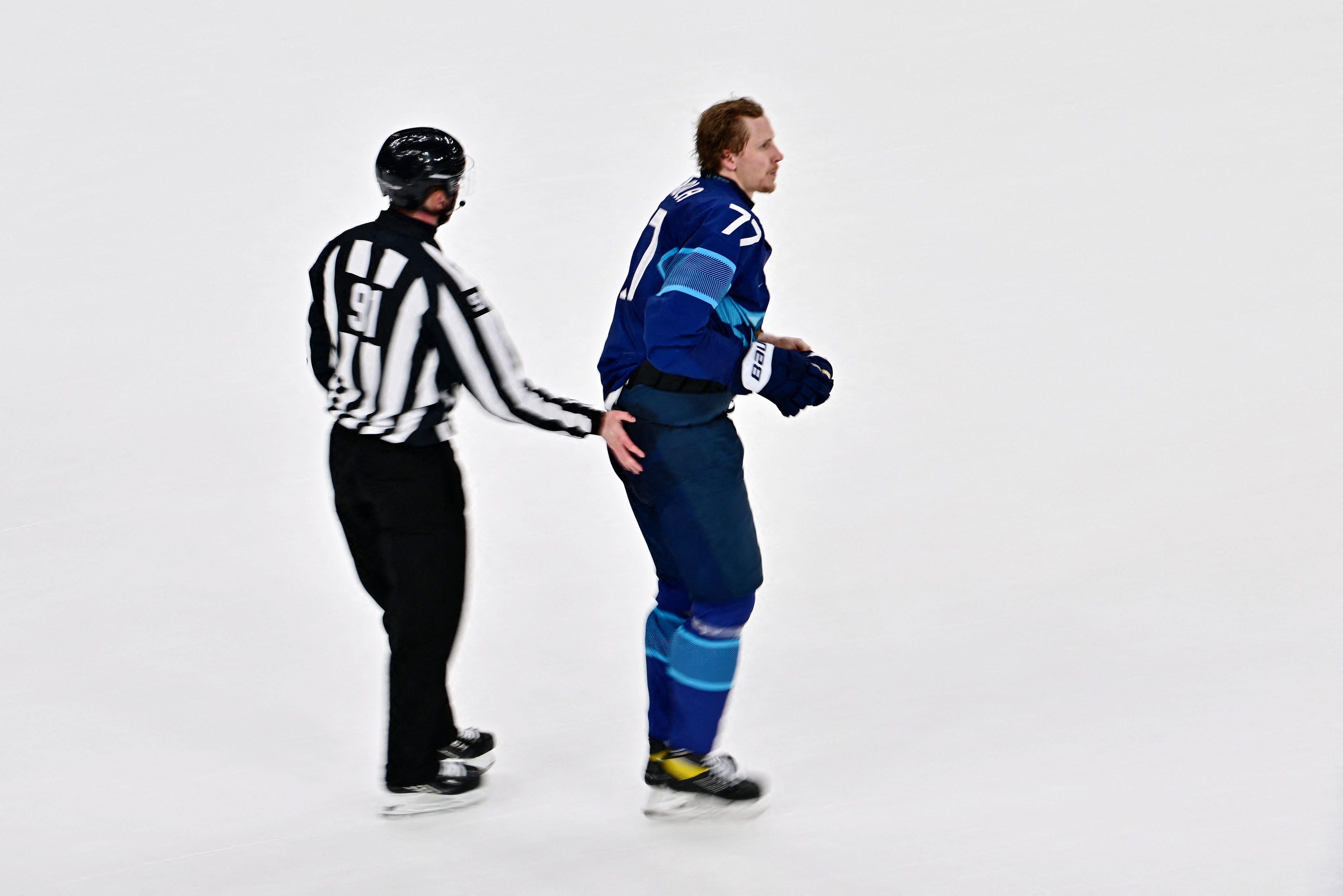 utakmica finske i švedske u hokeju na ledu na zimskim olimpijskim igrama, tuča u hokeju na ledu