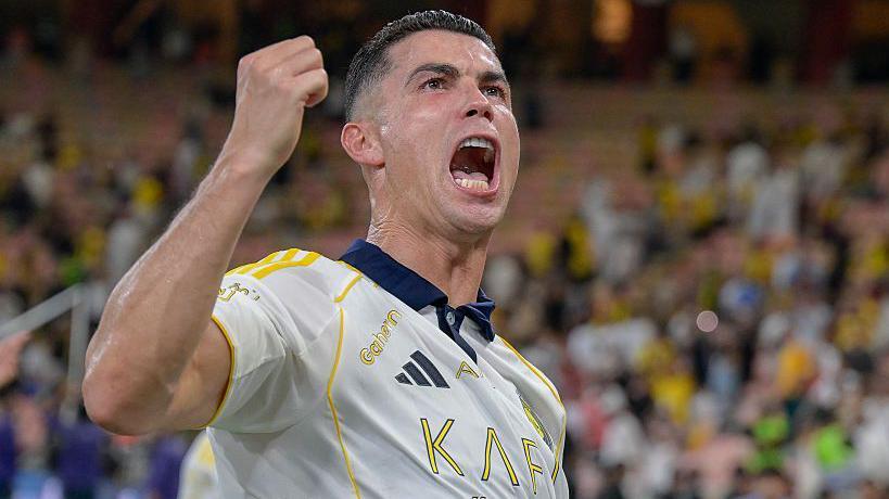 كريستيانو رونالدو: أول لاعب كرة قدم ينضم إلى نادي المليارديرات 