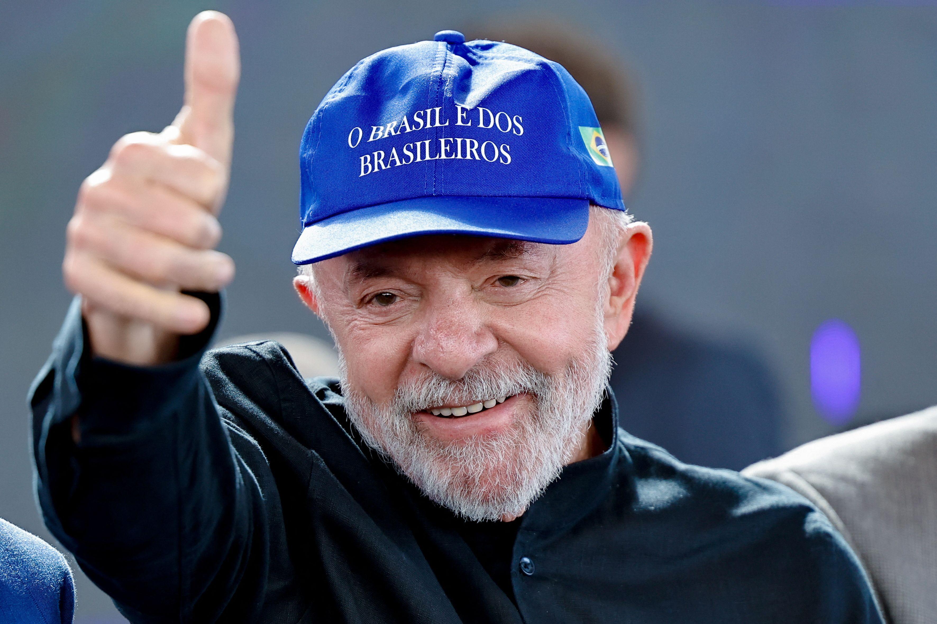 Lula com boné