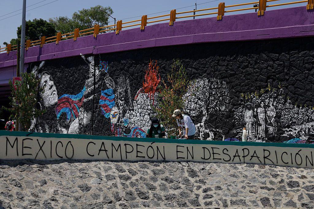 Picha&ccedil;&atilde;o em espanhol com as palavras 'M&eacute;xico campe&atilde;o em desaparecimento;