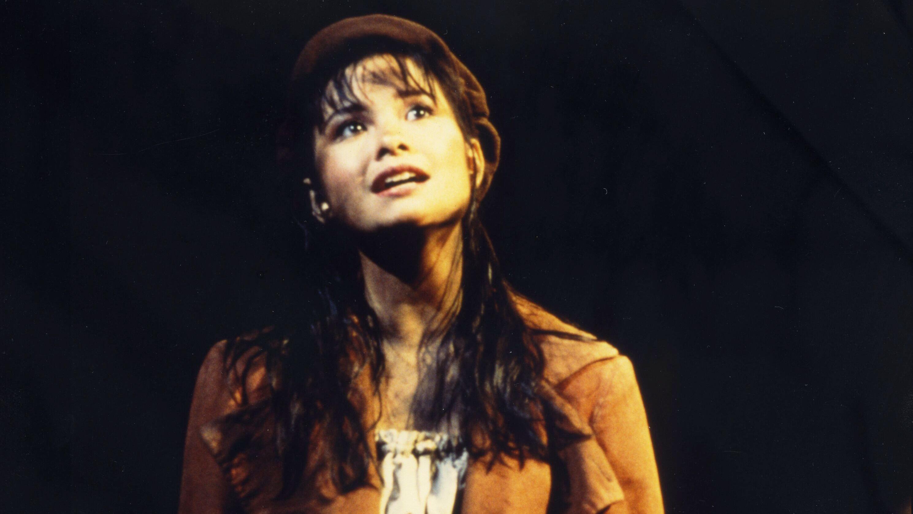 麗婭·薩隆加在百老匯版本《悲慘世界》音樂劇中飾演艾潘妮（1993）