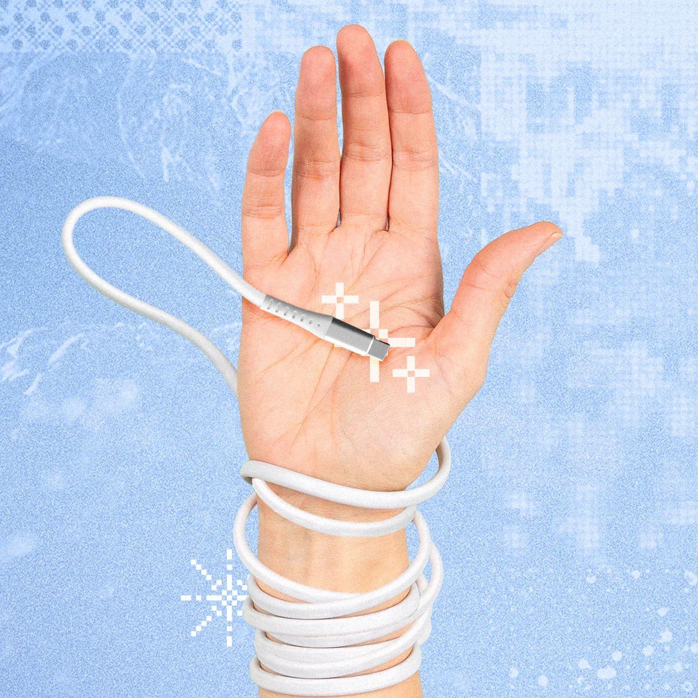 Ruka obmotana belim kablom ispred ekrana svetloplave pozadine