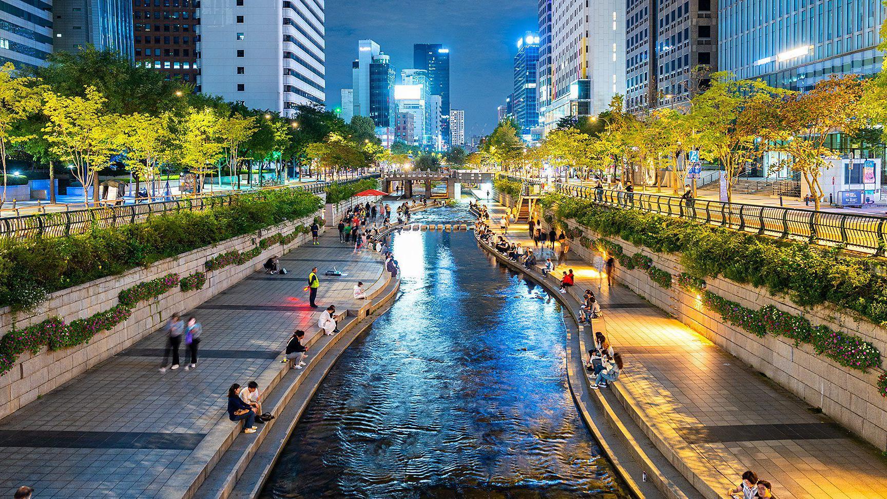 El arroyo Cheongyecheon, en el centro de Seúl.