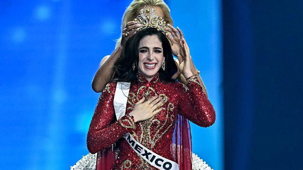 Fátima Bosch coronada como Miss Universo