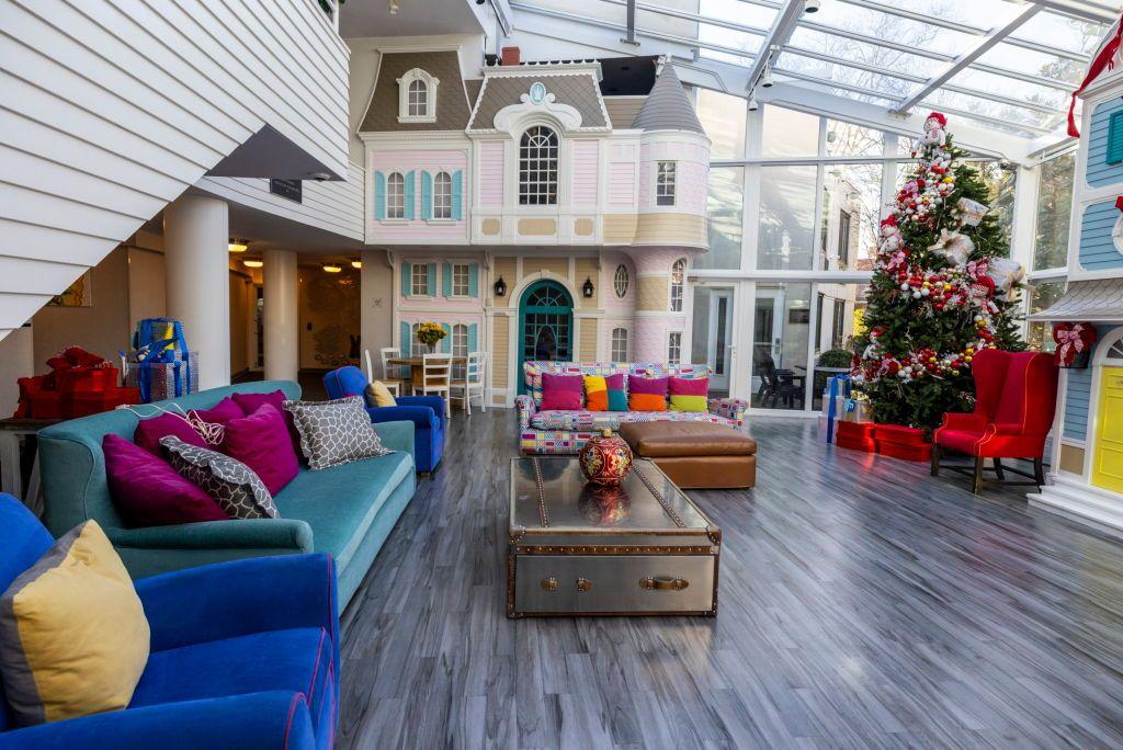 Sala de estar en una de las casas Ronald McDonald en Nueva York