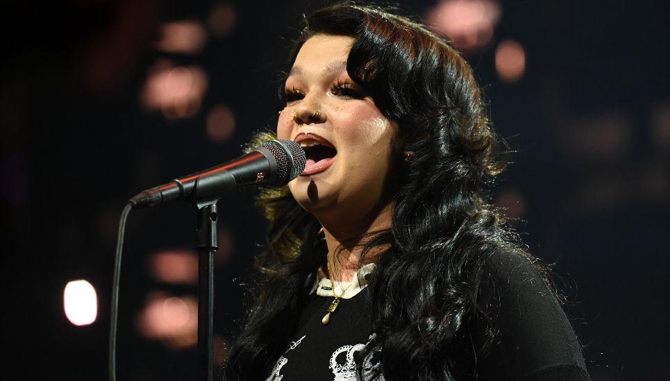 '스포티파이 베스트 뉴 아티스트 2026 파티'에서 공연 중인 롤라 영의 모습