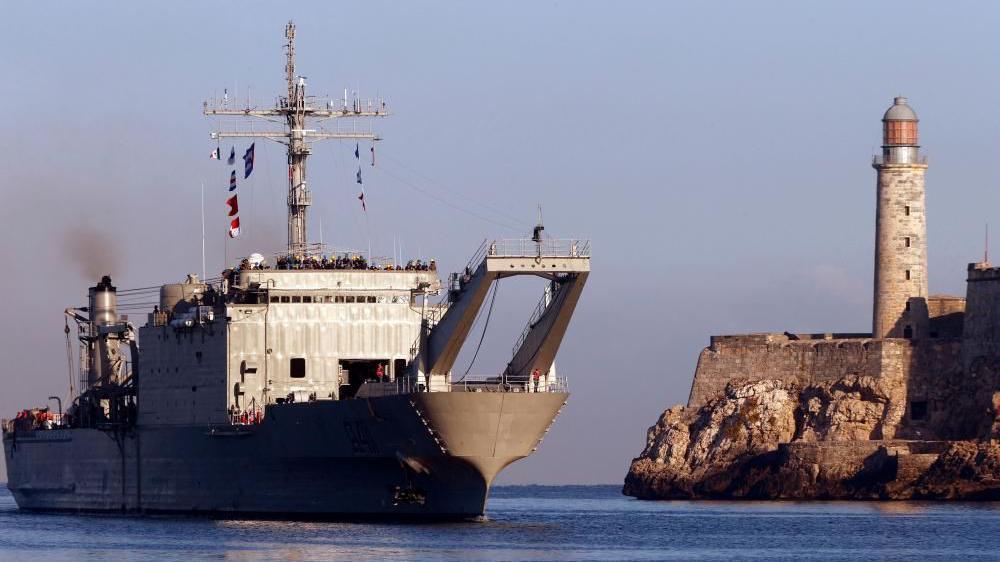 Un buque de la Marina de México arribando al puerto de La Habana