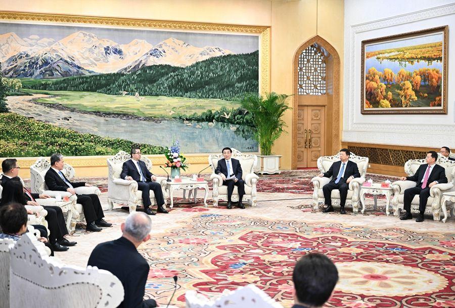 中國全國政協主席王滬寧在國共論壇期間接見國民黨副主席及智庫代表。