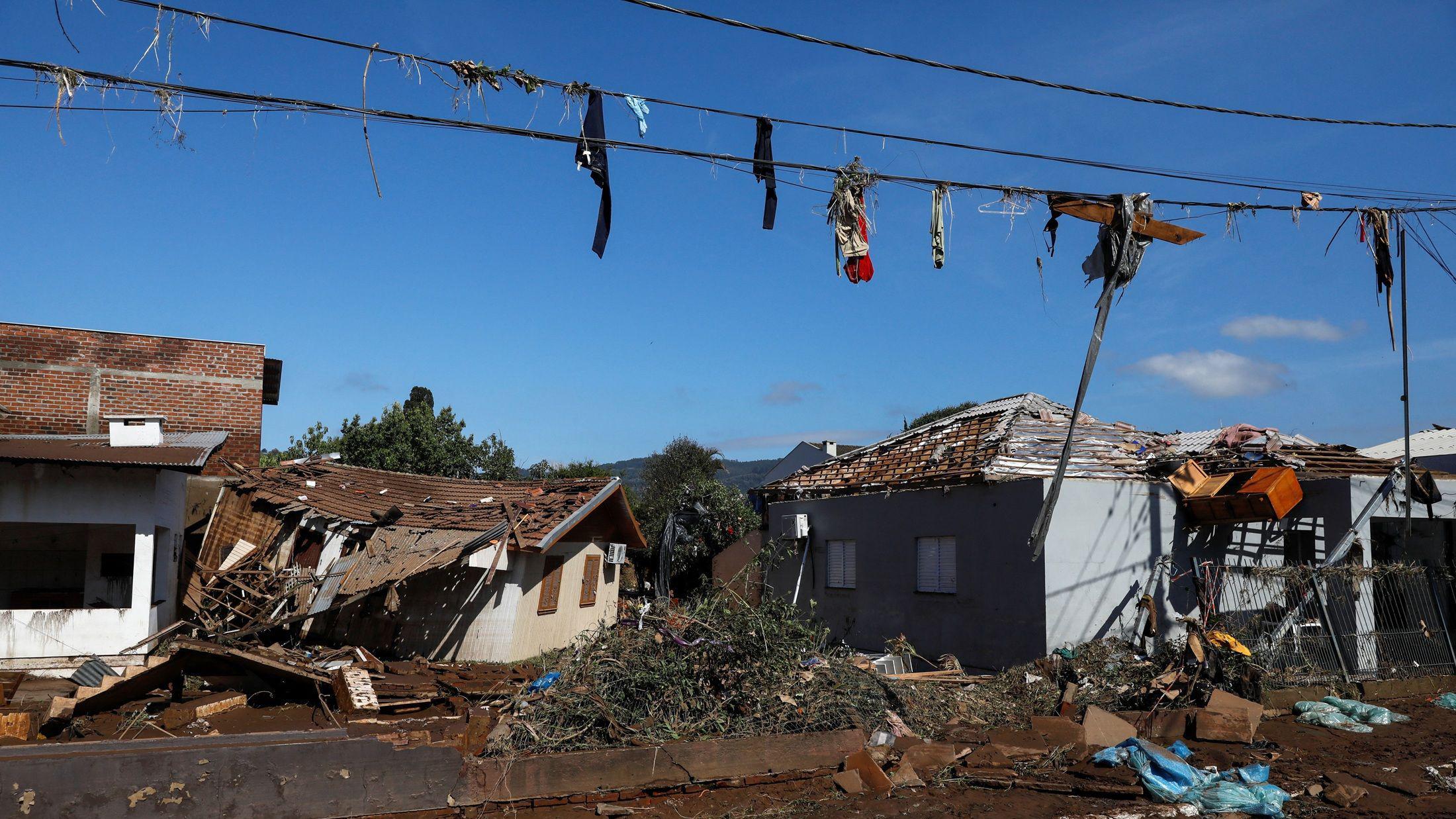 Casas danificadas em uma área afetada por um ciclone extratropical, em Mucum, no Rio Grande do Sul, em 6 de setembro de 2023.