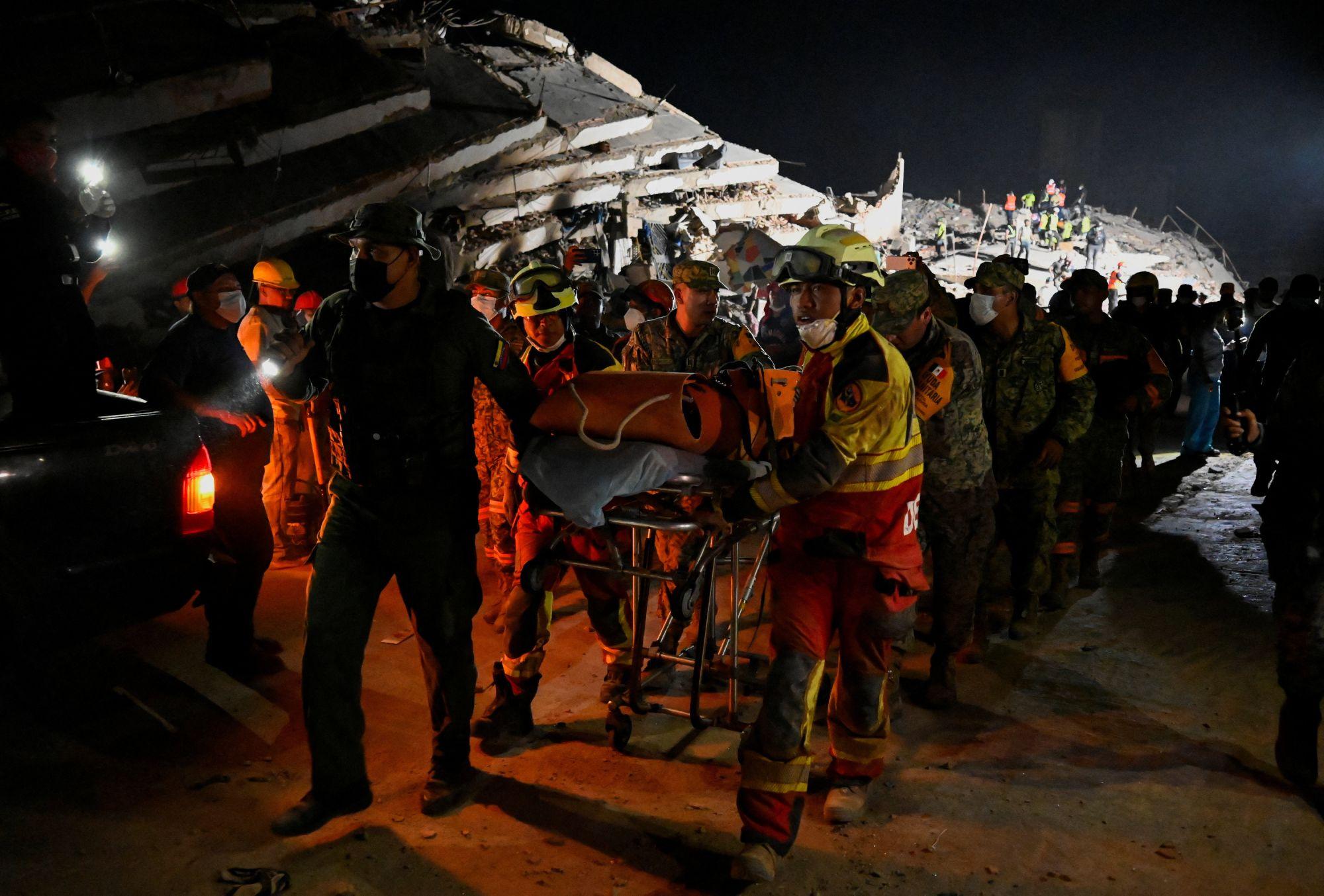 Esfuerzos de rescate tras los terremotos que sacudieron el país, en La Guaira, Venezuela, 27 de junio de 2026