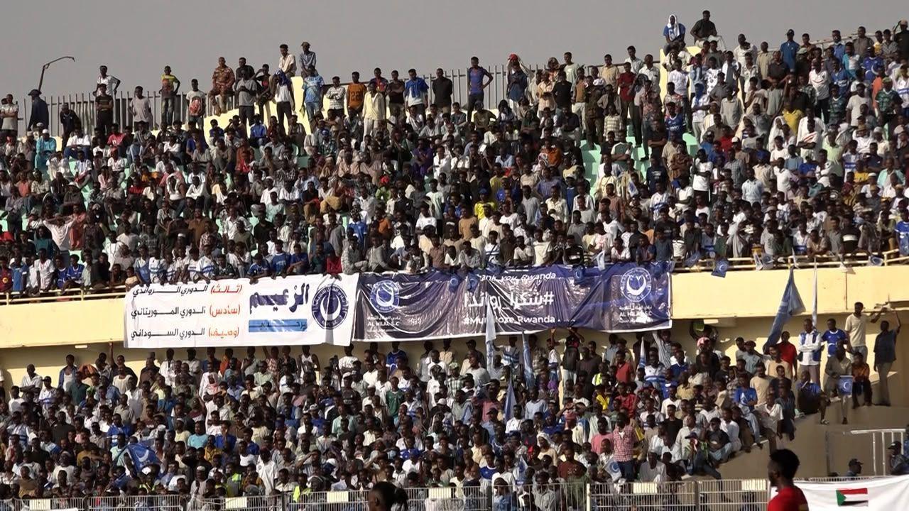 جانب من المدرجات يبدو مكتظاً بالمشجعين