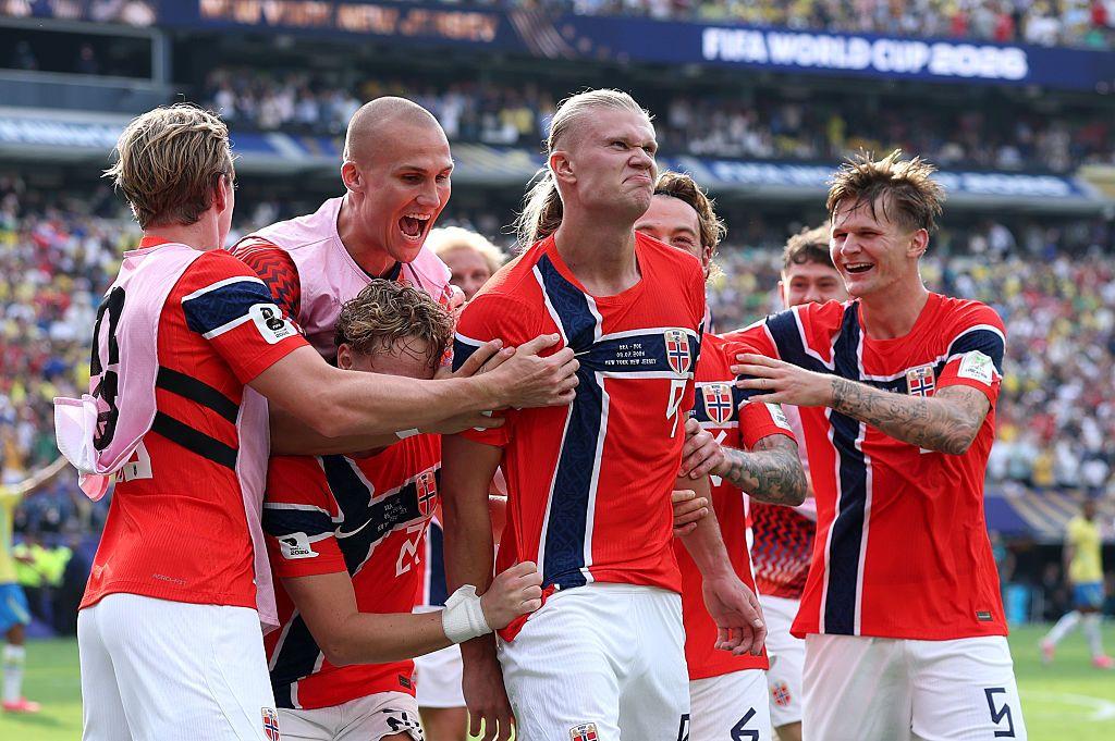 El equipo de Noruega celebra un gol en el Mundial 2026.