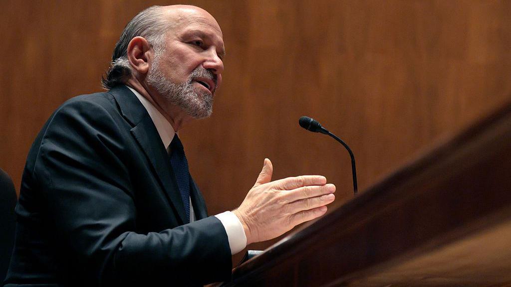 Under-fire Trump commerce secretary confirms he visited Epsteins island