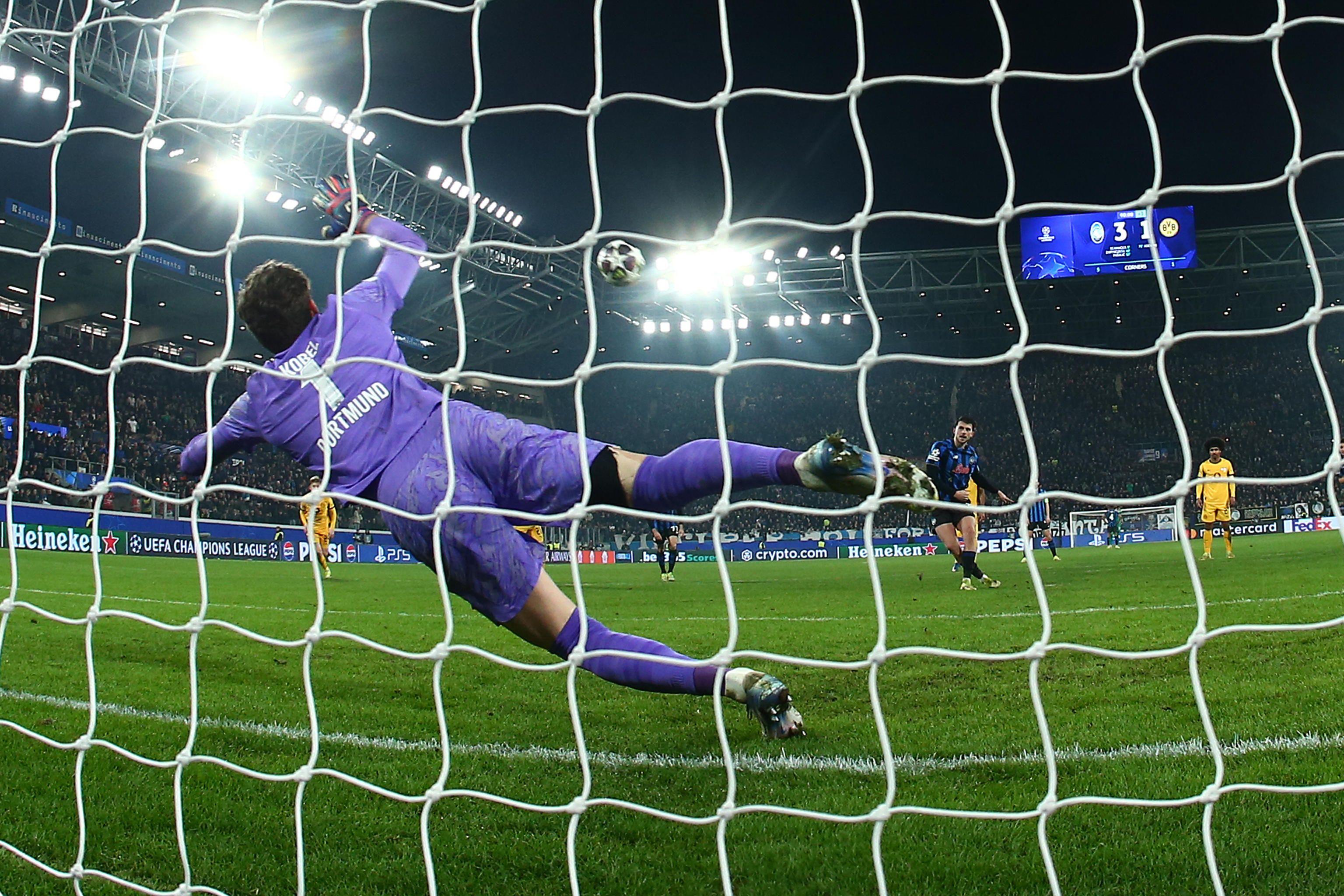 penal za atalantu, atalanta borusija dortmund u ligi šampiona, lazar samardžič daje gol za Atalantu iz penala